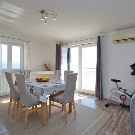 Apartment Lelas Оміш Екстер'єр фото