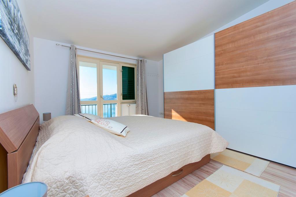 Apartment Lelas Оміш Екстер'єр фото