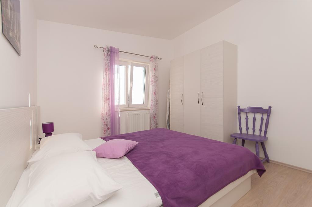 Apartment Lelas Оміш Екстер'єр фото