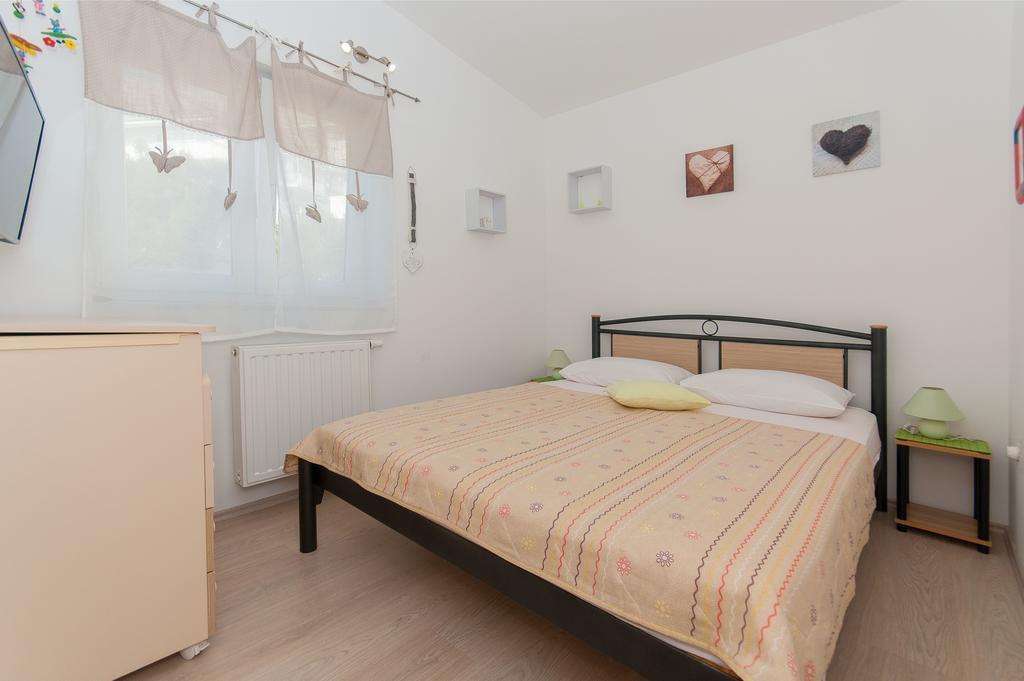 Apartment Lelas Оміш Екстер'єр фото