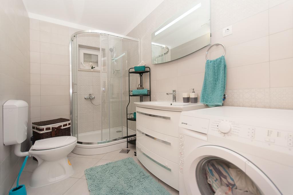 Apartment Lelas Оміш Екстер'єр фото