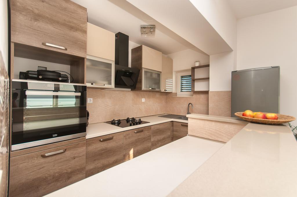 Apartment Lelas Оміш Екстер'єр фото
