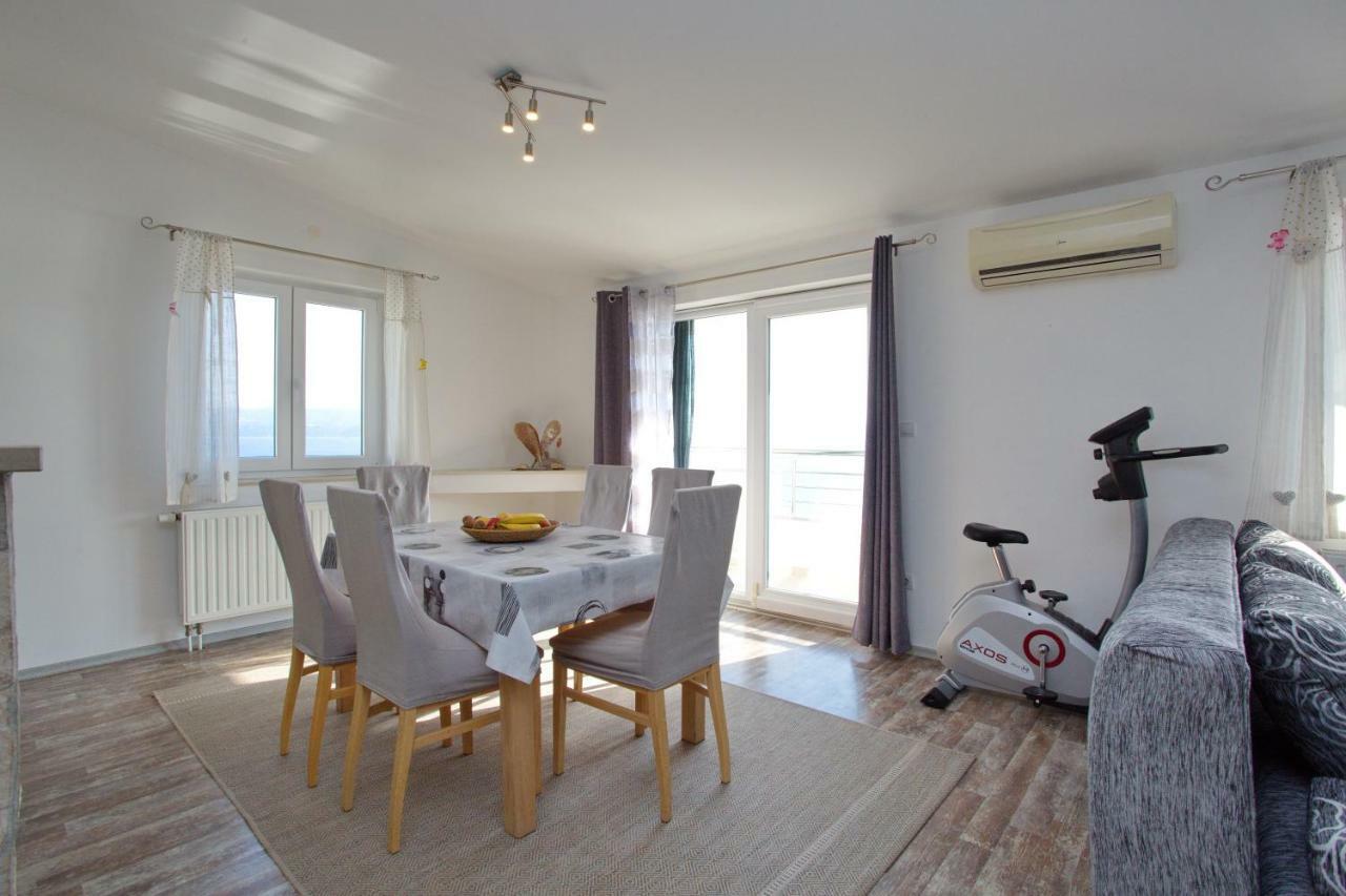 Apartment Lelas Оміш Екстер'єр фото