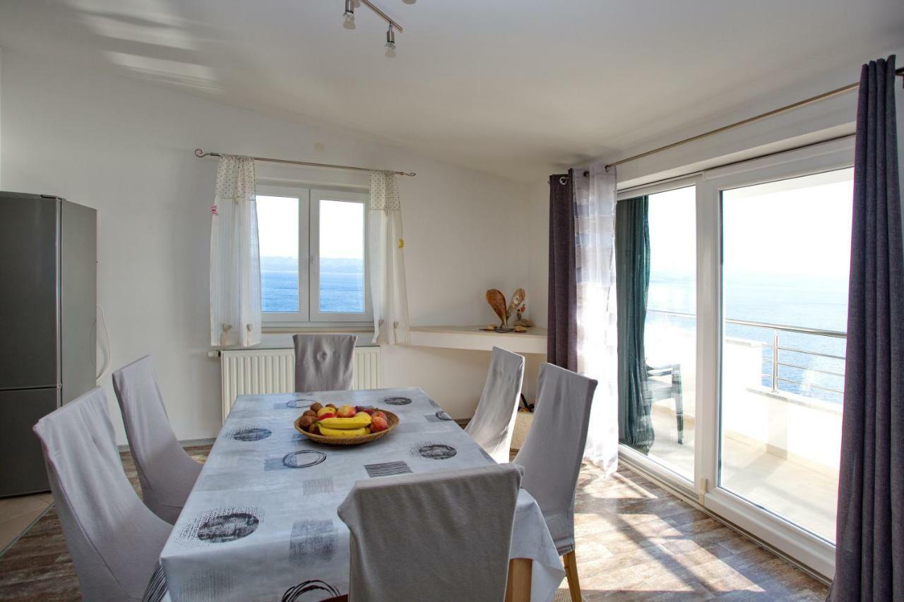 Apartment Lelas Оміш Екстер'єр фото
